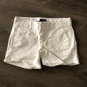 WHITE AMERICAN EAGLE SHORTS SIZE 0